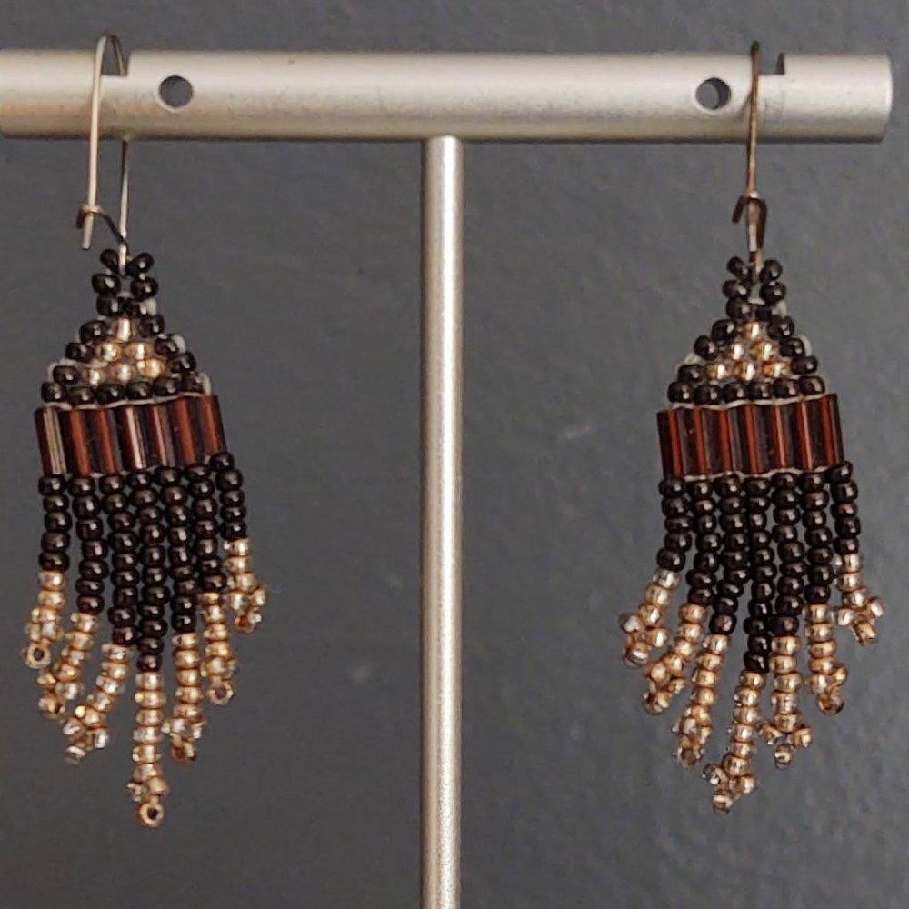 Shades of brown seed and bugle bead earrings - Picture 4 of 7